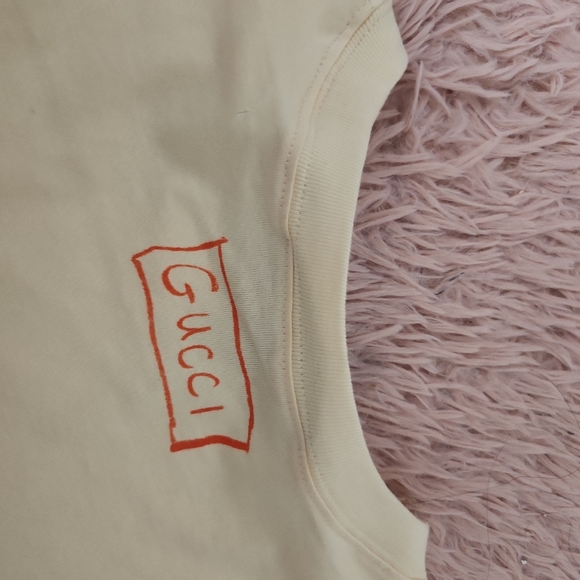 Gucci cute tee with strawberry design - Picture 9 of 13